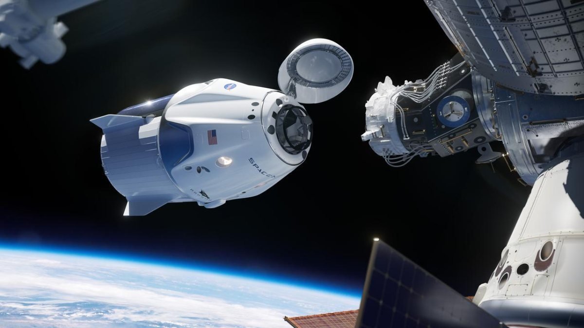 Astronotları taşıyan Crew Dragon kapsülü Dünya'ya indi