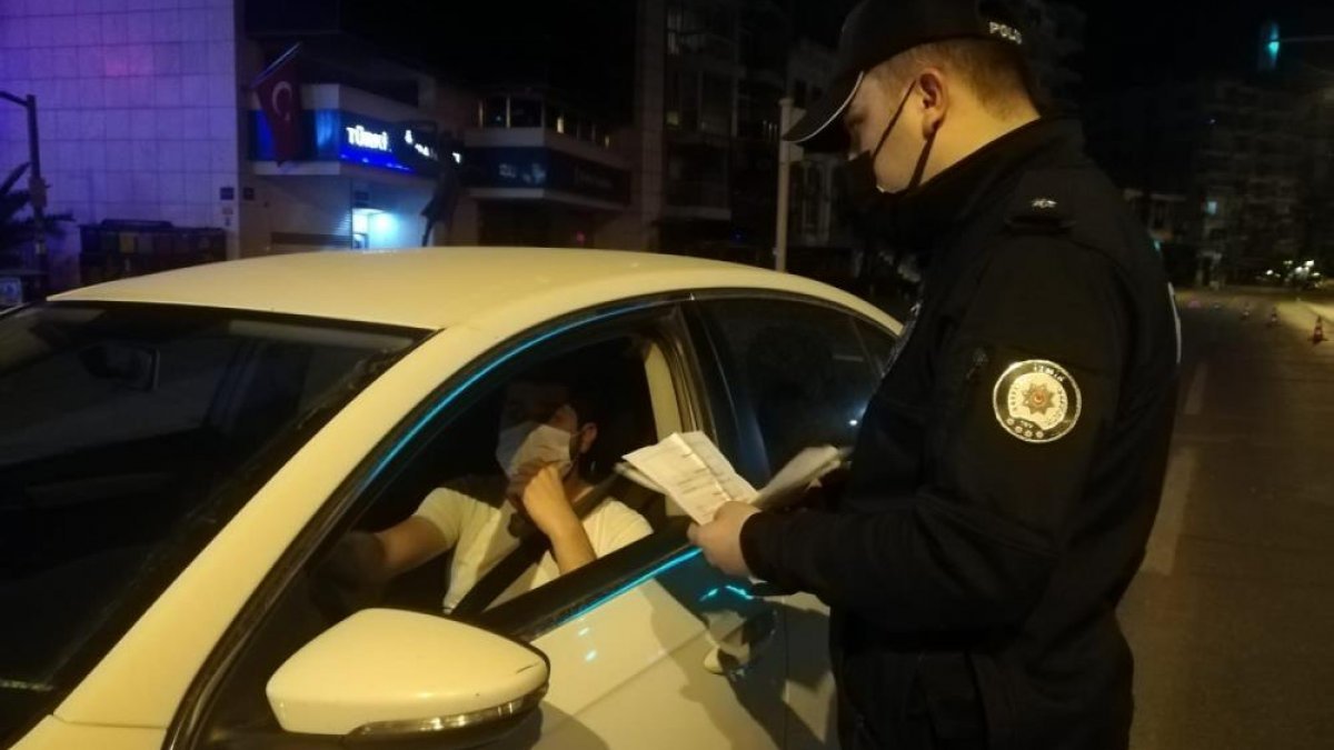 İzmir'de tam kapanma denetimi: 53 bin 550 lira ceza kesildi