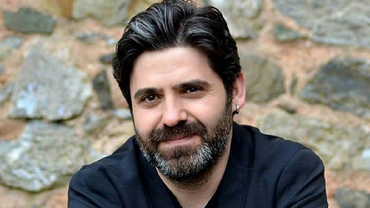 Ender Balkır kimdir? Şarkılar Bizi Söyler konuğu Ender Balkır'ın biyografisi ve albümleri..