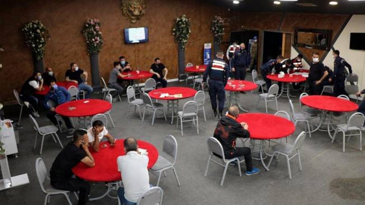 İzmir'de kumar oynayanlara ceza yağdı