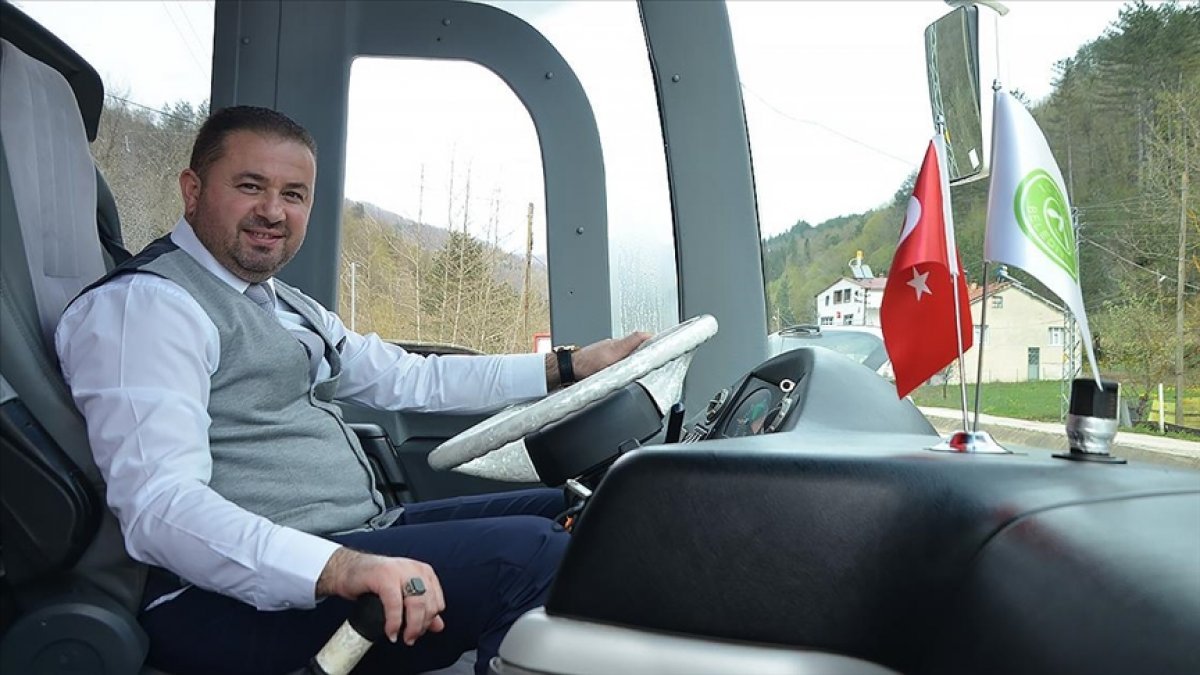 Şenpazar'da şoför bulunamayan belediye otobüsünü belediye başkanı sürüyor