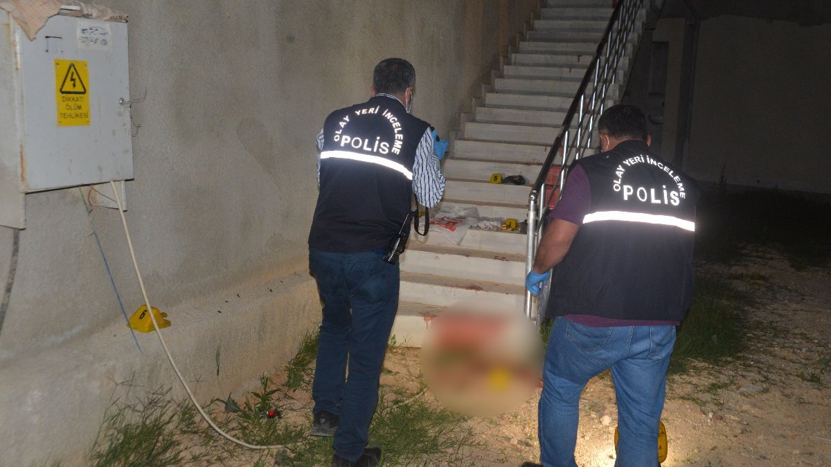 Adana'da, hırsızlık şüphelisi iki kardeş, bıçakla yaralandı