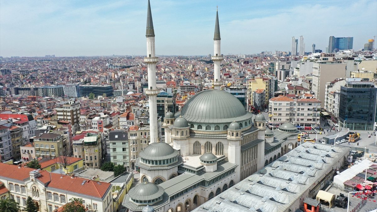 Taksim Camii açılışı ertelendi