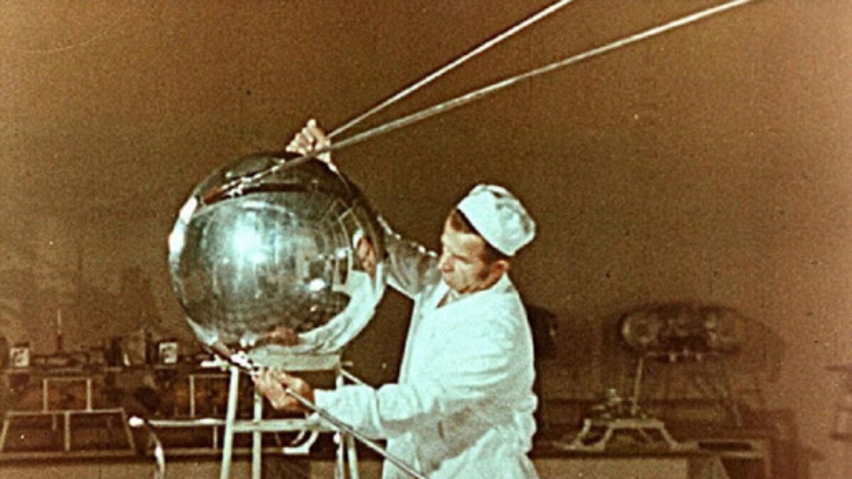 Vakanüvis yazdı: Uydudan aşıya Rus'un aklında hep Sputnik var