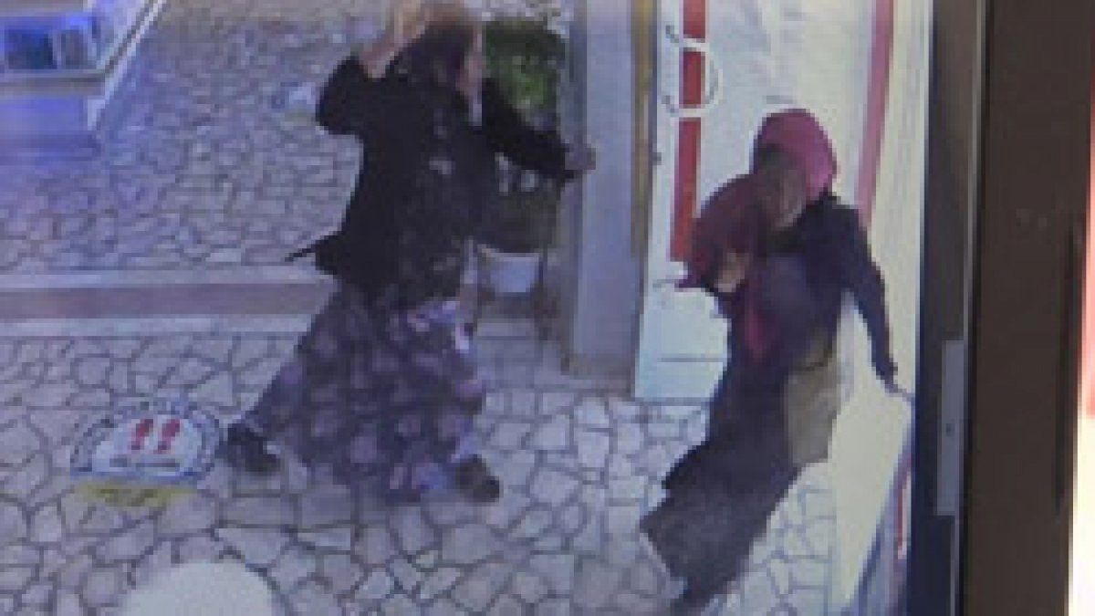 Kocaeli'de yaşlı kadın, parasını çalan hırsızları yakaladı