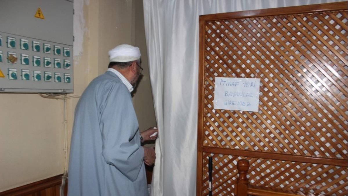 Aydın'da tan kapanma, camide itikafa girenlerin sayısını azalttı