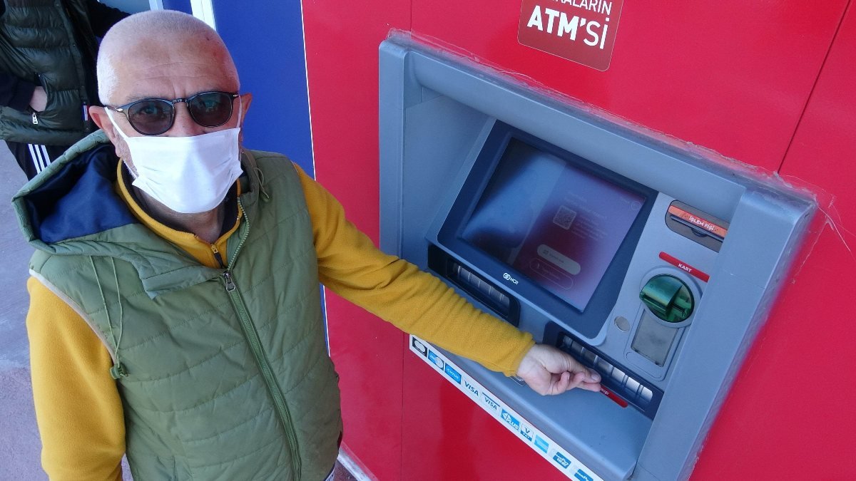 Samsun'da ATM'de unuttuğu maaşını çaldırdı