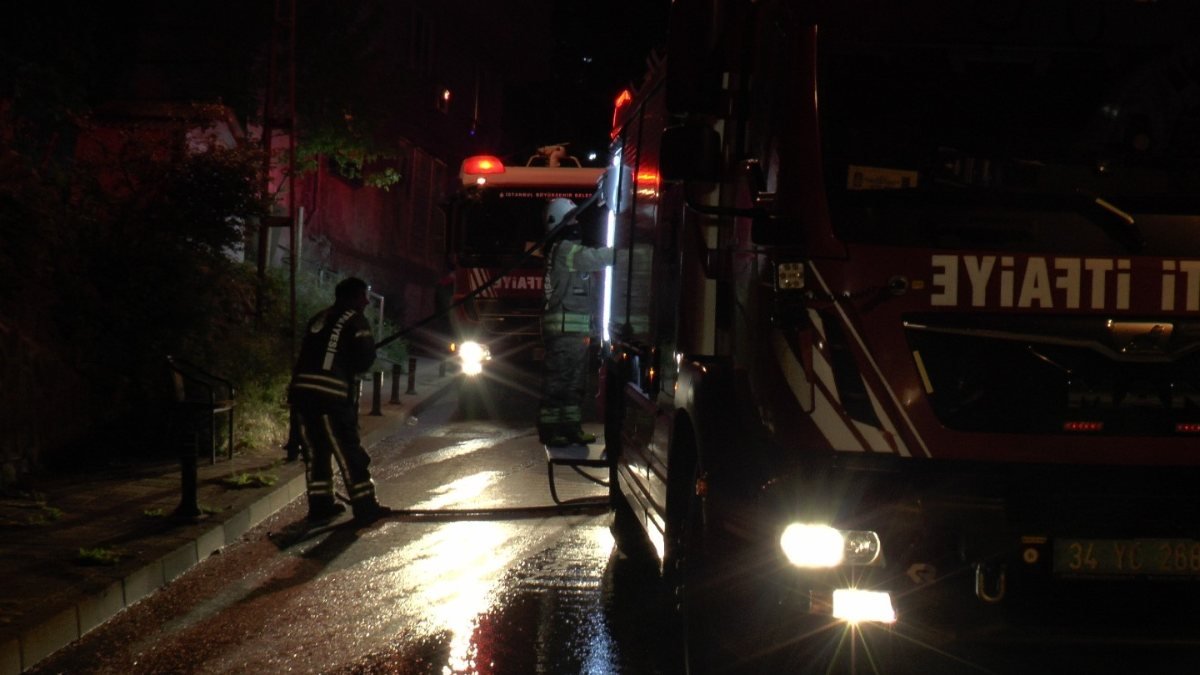 Beykoz'da ıslak mendil imalathanesinde korkutan yangın