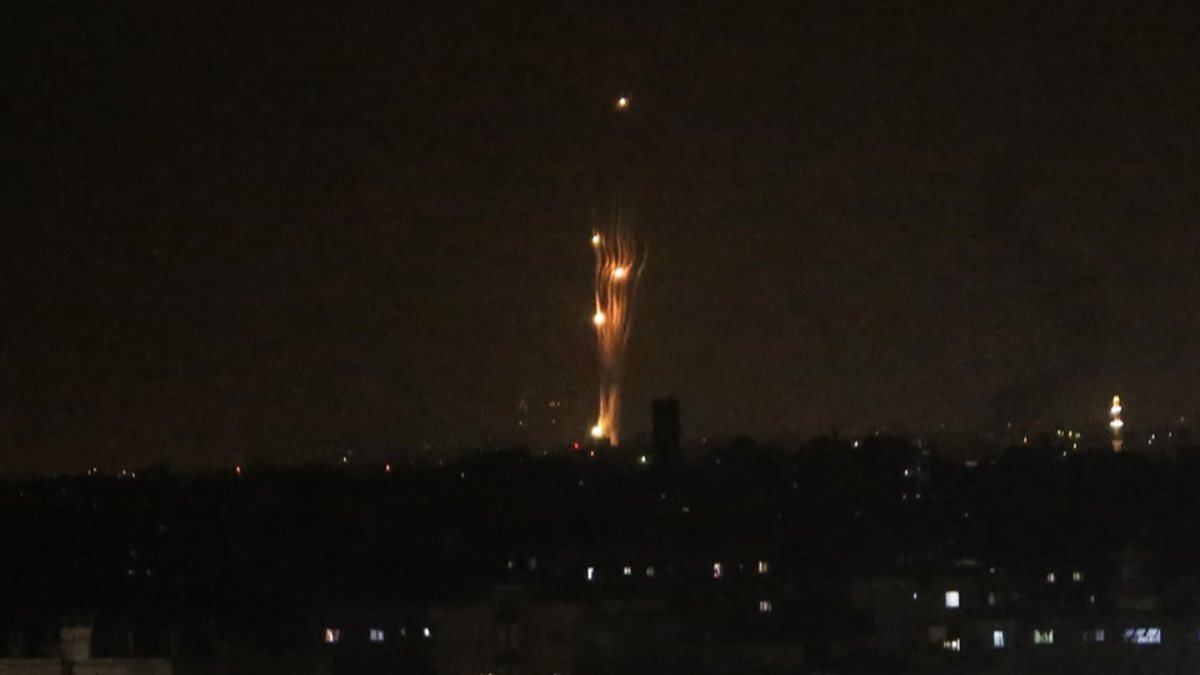 Hamas İsrail'in saldırısına 130 roket ile cevap verdi