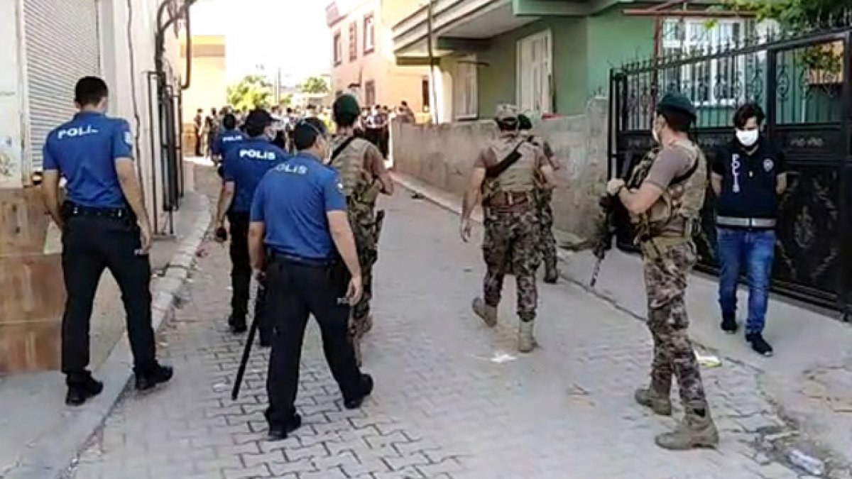 Mersin'de çıkan kavga sonucu 1'i polis 2 kişi yaralandı