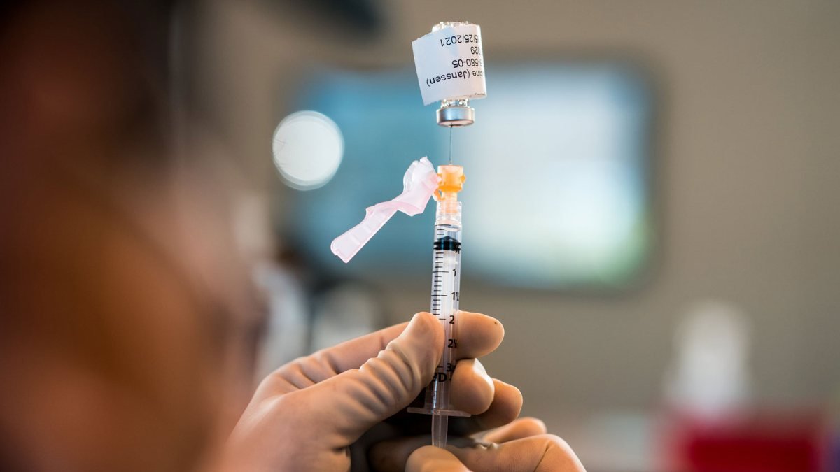 Araştırma: Koronavirüs aşılarının karışımı, hafif yan etki bildirimlerini artırdı