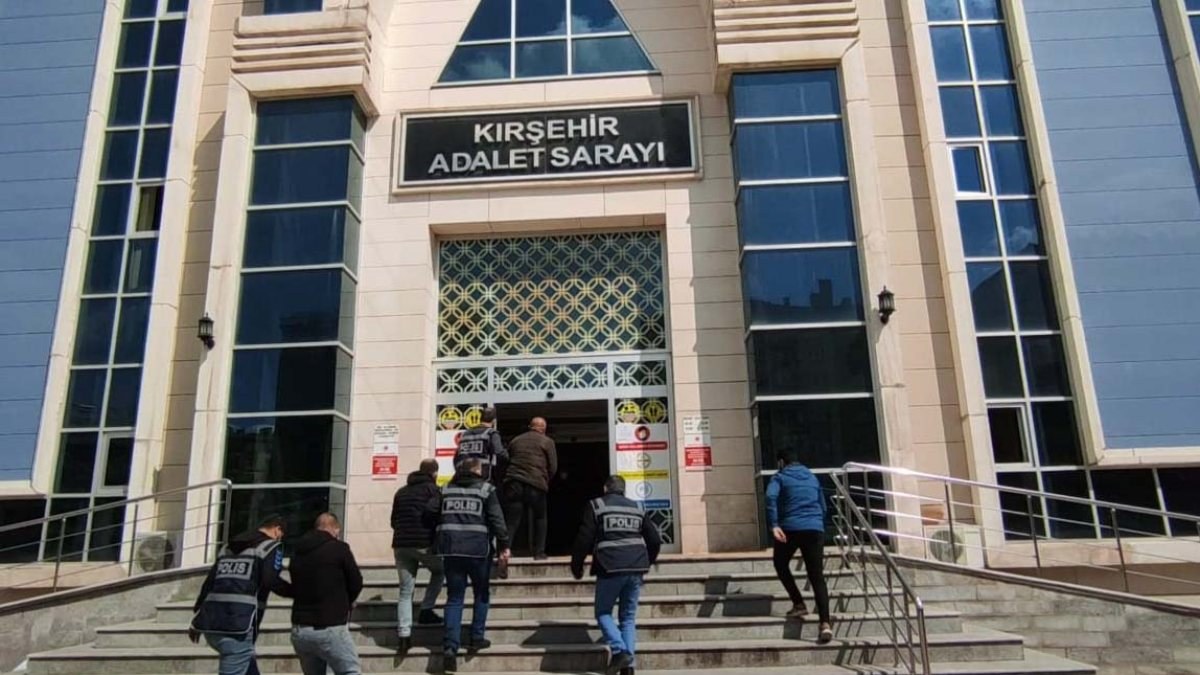 Kırşehir'de sahte altın tozu şüphelileri yakalandı