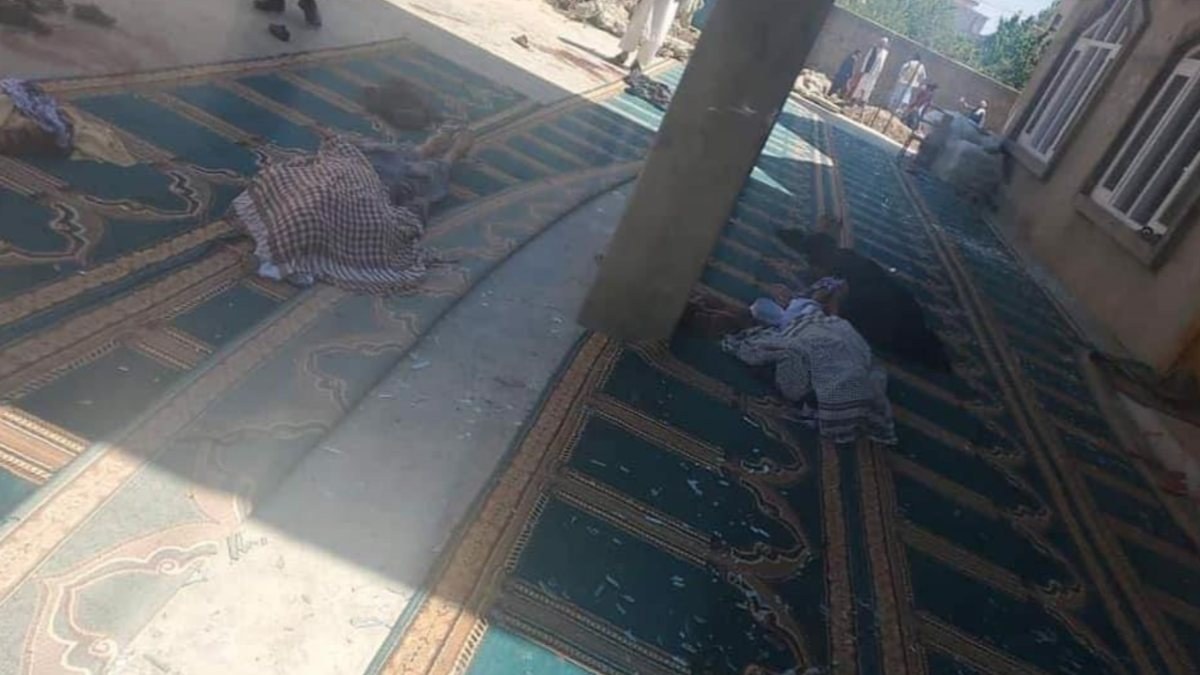 Afganistan’da camiye bombalı saldırı