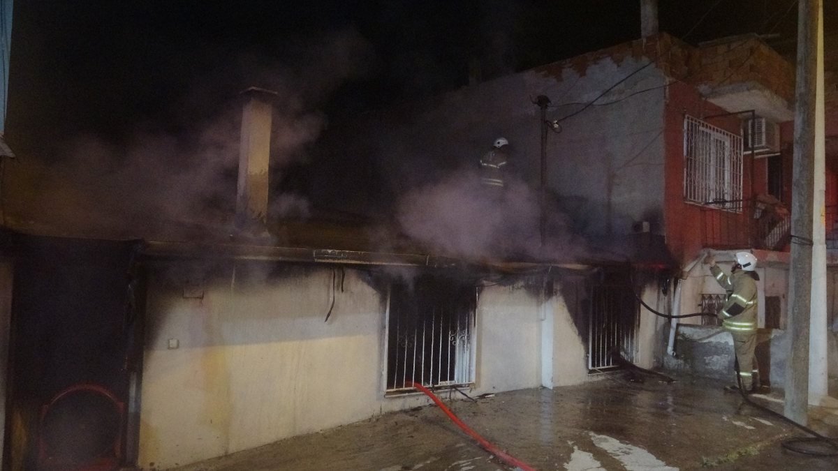 İzmir'de, babası uyurken evi ateşe verdi