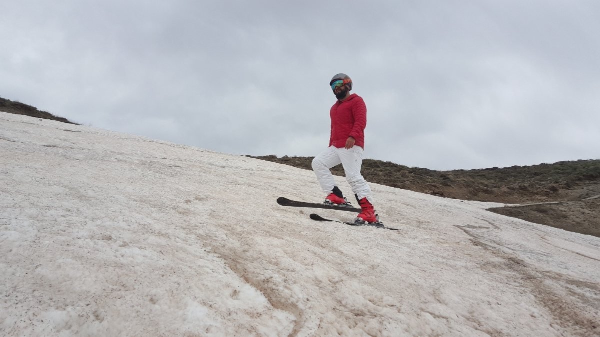 Nemrut'ta mayıs ortasında kayak keyfi