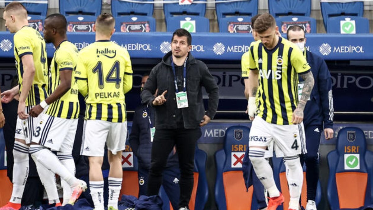 Emre Belözoğlu, Pelkas ve Valencia ile konuştu