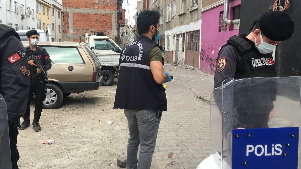 Gaziosmanpaşa'da silahlı mahalle kavgası: 3 yaralı