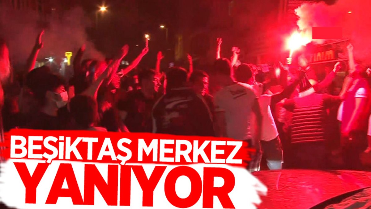 Beşiktaş taraftarı şampiyonluğu Çarşı'da kutladı