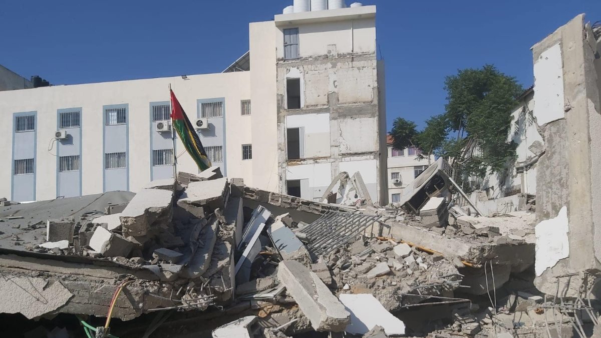 İsrail, Gazze'deki bakanlık binalarını hedef aldı