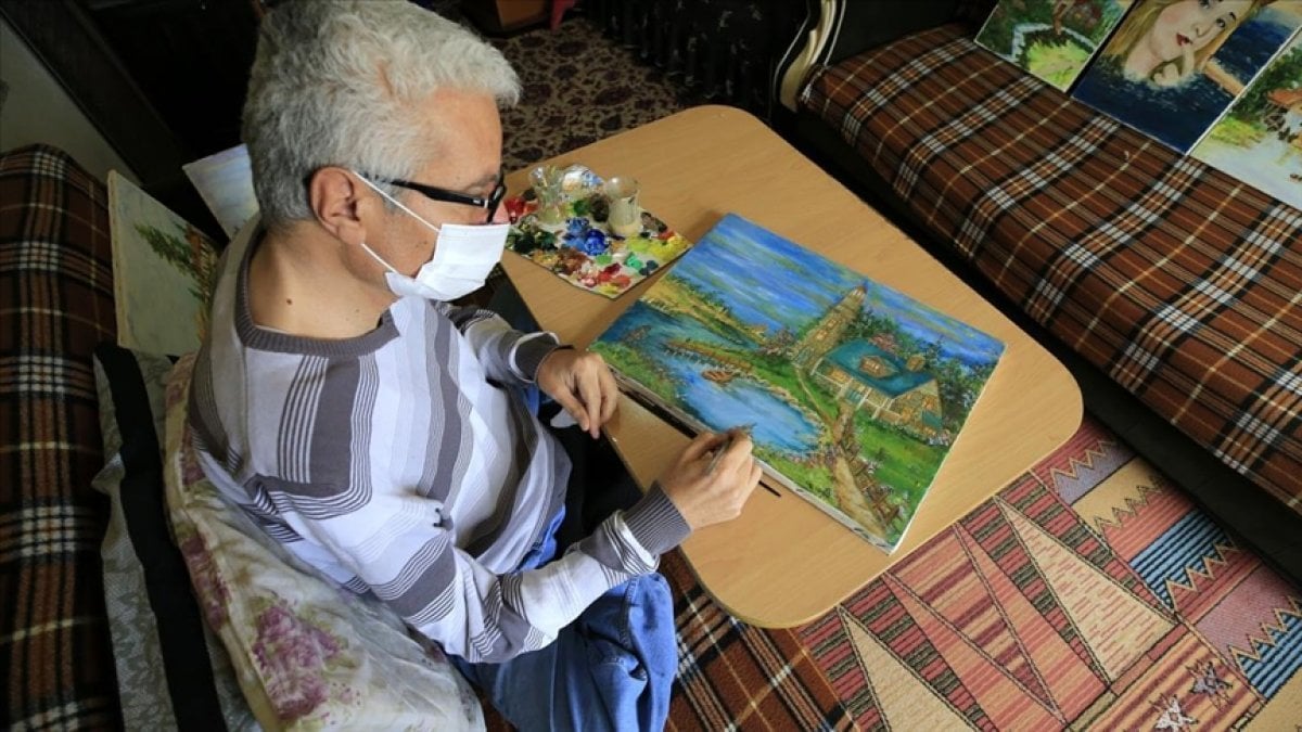 Suriyeli engelli hat ustası ve ressam tablolarını satarak ailesini geçindiriyor