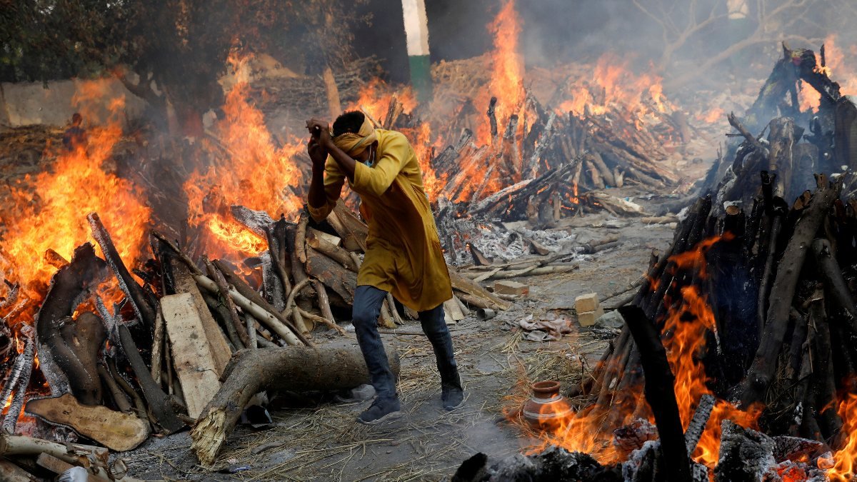 Hindistan'da 4 bin 329 can kaybıyla en yüksek korona ölümü yaşandı
