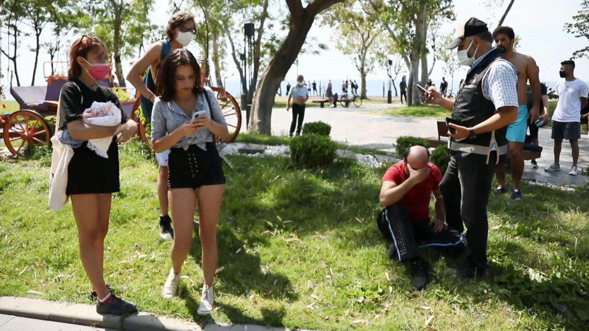 Antalya’da kabindeki genç kızları görüntülerken yakalandı