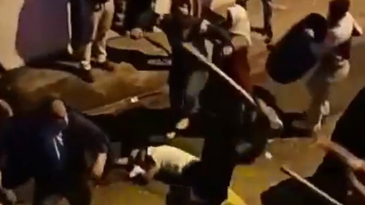 Bursa’da sokak kavgası: Taş, sopa sandalyeler ile saldırdılar