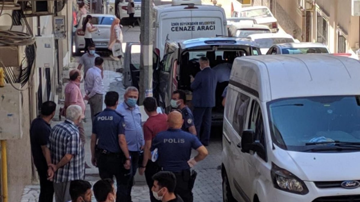 İzmir'de kızını eşarpla boğarak öldüren anne tutuklandı