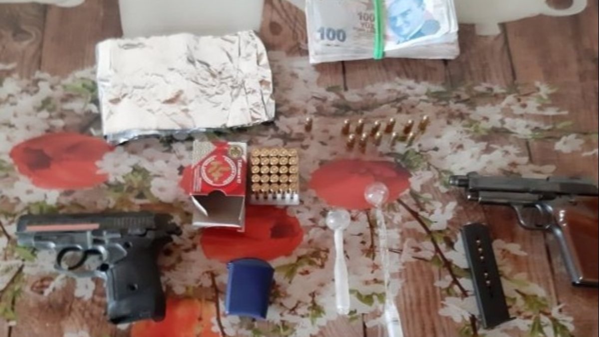 Sakarya'da uyuşturucu tacirlerine şafak operasyonu: 9 gözaltı