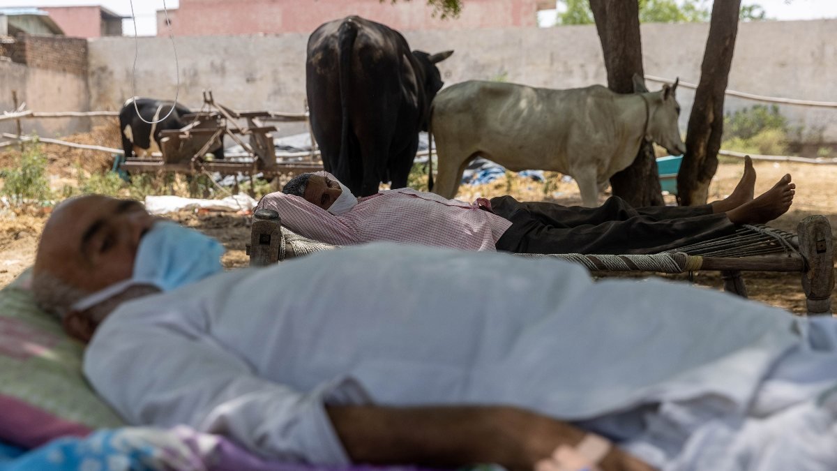 Hindistan’da, koronavirüse bağlı günlük can kaybı sayısı 4 bini geçti
