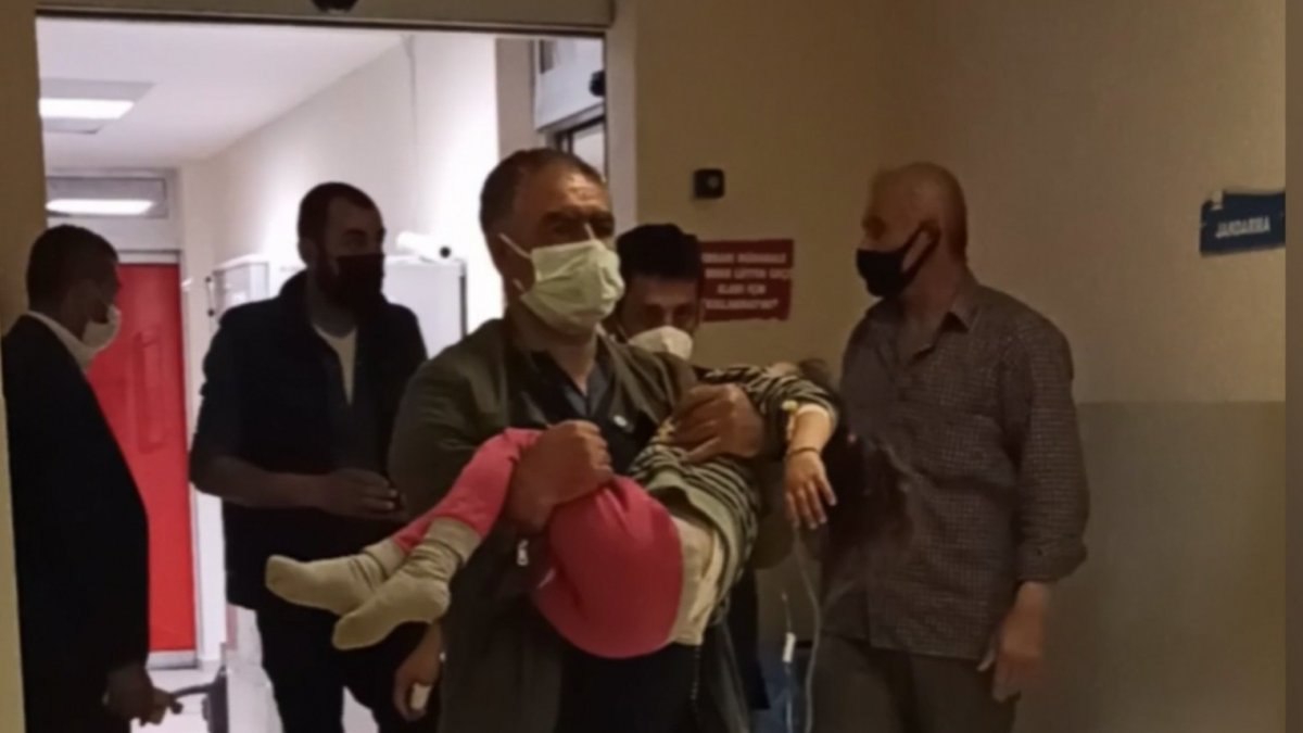 Bursa'da sokakta buldukları ilaçları içen ikizler hastaneye kaldırıldı