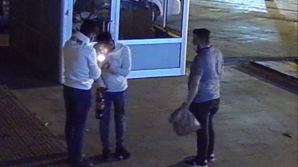 Konya'daki hırsız, yoldakilerin sigarasını yakıp araç çaldı