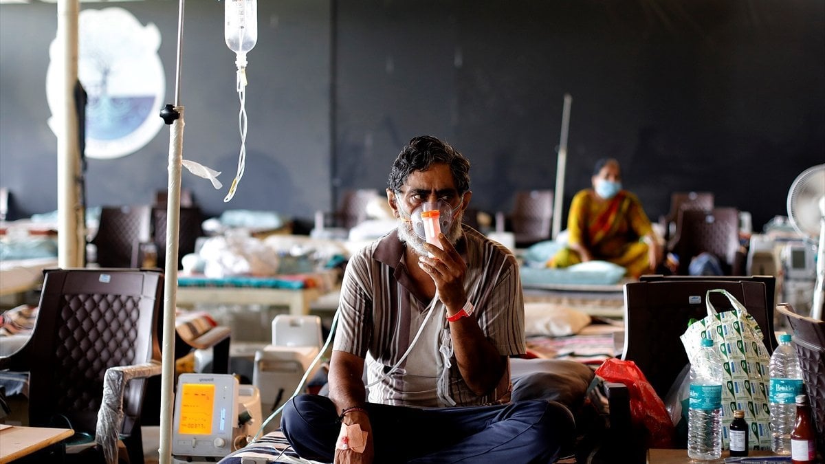 Hindistan'da kriket stadyumu, koronavirüs hastanesine dönüştürüldü