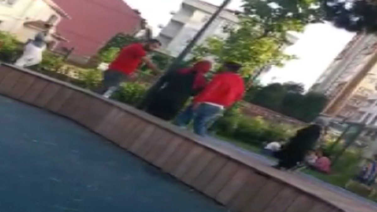 Ümraniye'de çocuk parkında silahlı bıçaklı kavga