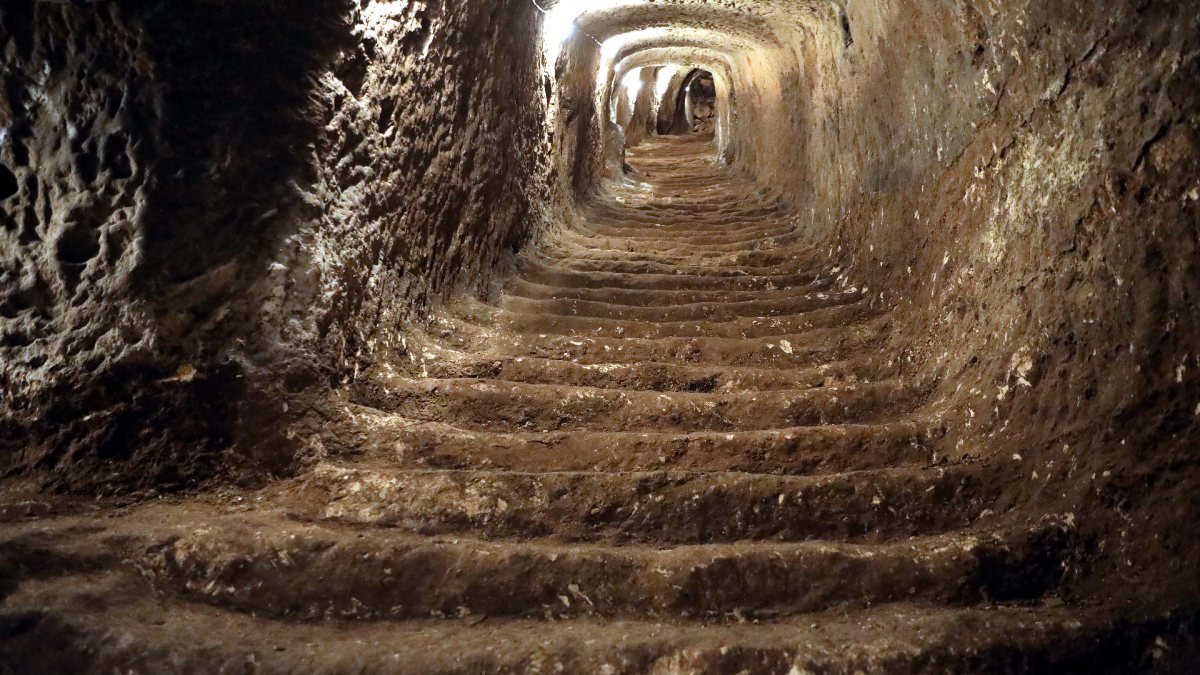 Gaziantep Kalesi'nin altındaki tarihi tüneller turizme açılacak
