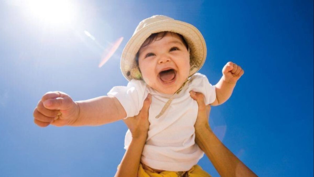 Çocuklar güneşlenerek D vitamini ihtiyacını karşılayabilir
