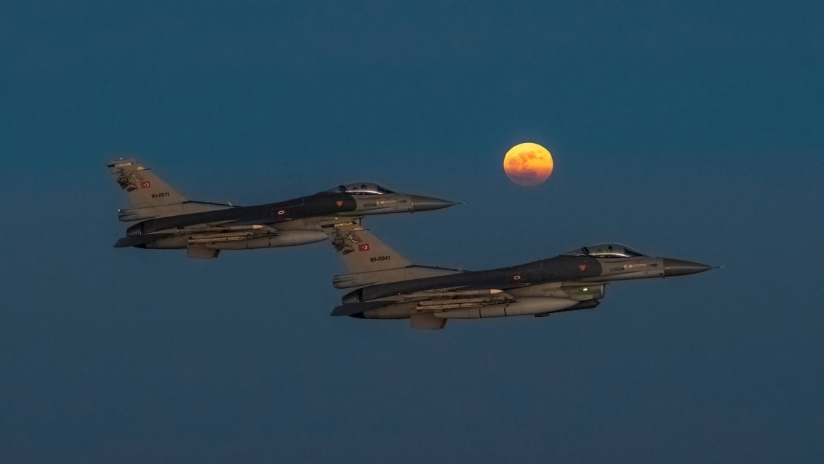 MSB'den, Süper Ay eşliğinde F-16 paylaşımı