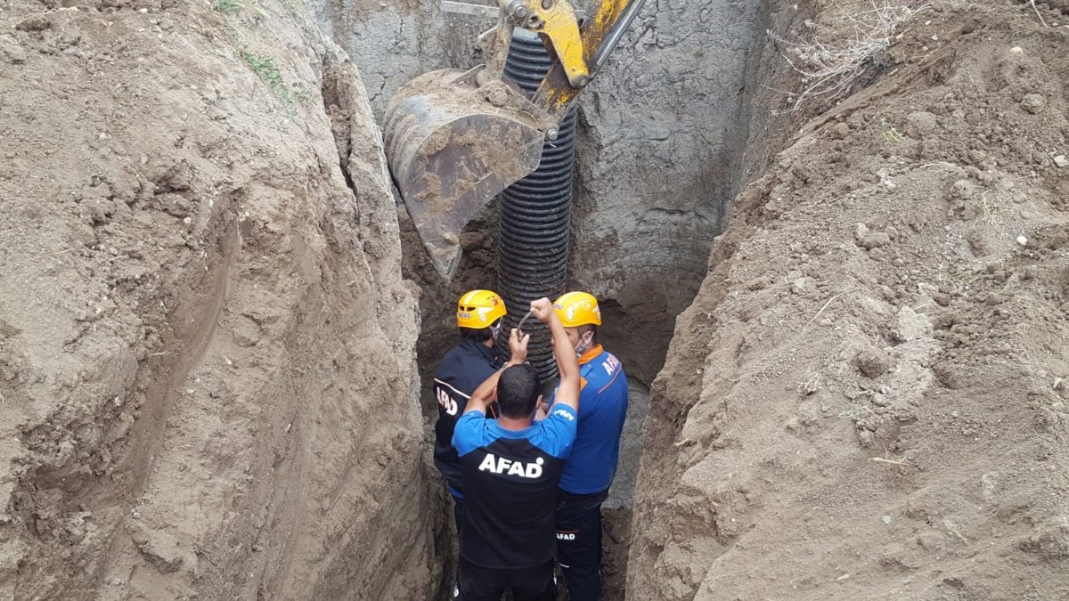 Burdur'da toprak yığınlarının altında kalan yaşlı adam öldü