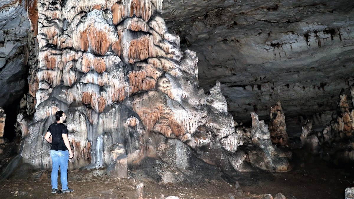 Diyarbakır'daki gizemli mağara, definecilerin talanına uğradı