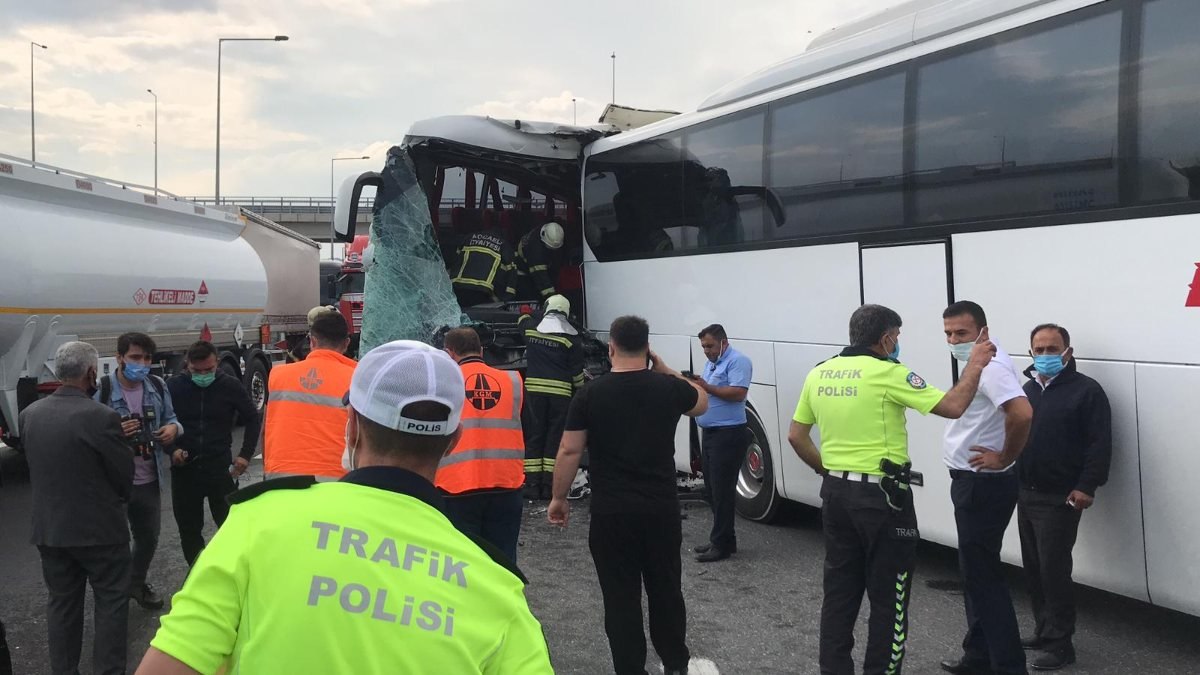 İzmit'te yolcu otobüsleri çarpışınca 8 kişi yaralandı