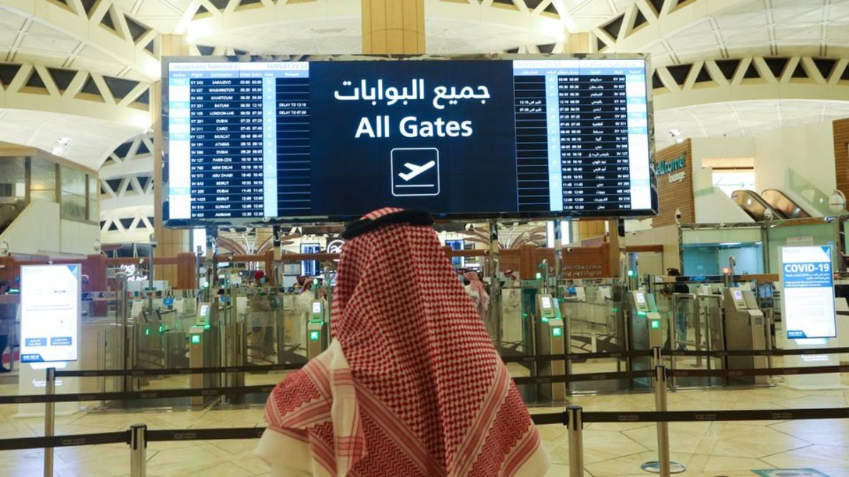 Suudi Arabistan, 11 ülkeden yolcuların seyahat yasağını kaldırdı