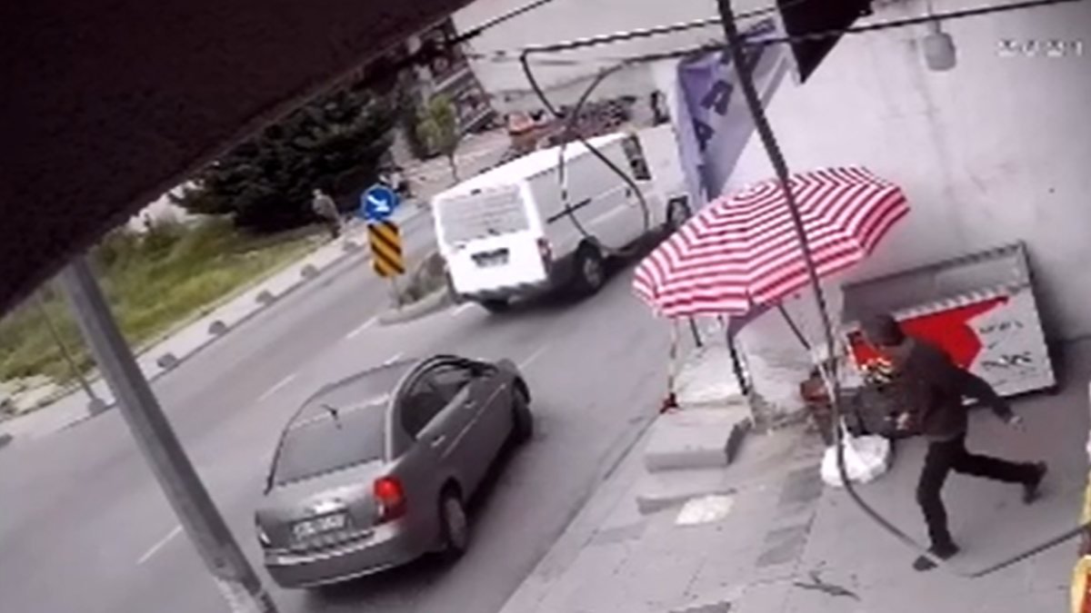 Arnavutköy’de 13 yaşındaki kıza minibüs çarptı