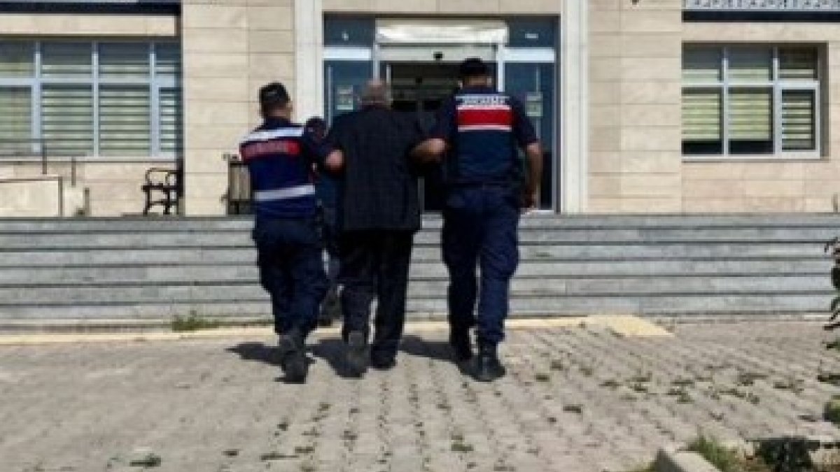 Yozgat'ta hakkında 21 yıl hapis cezası bulunan firari, noterde yakalandı