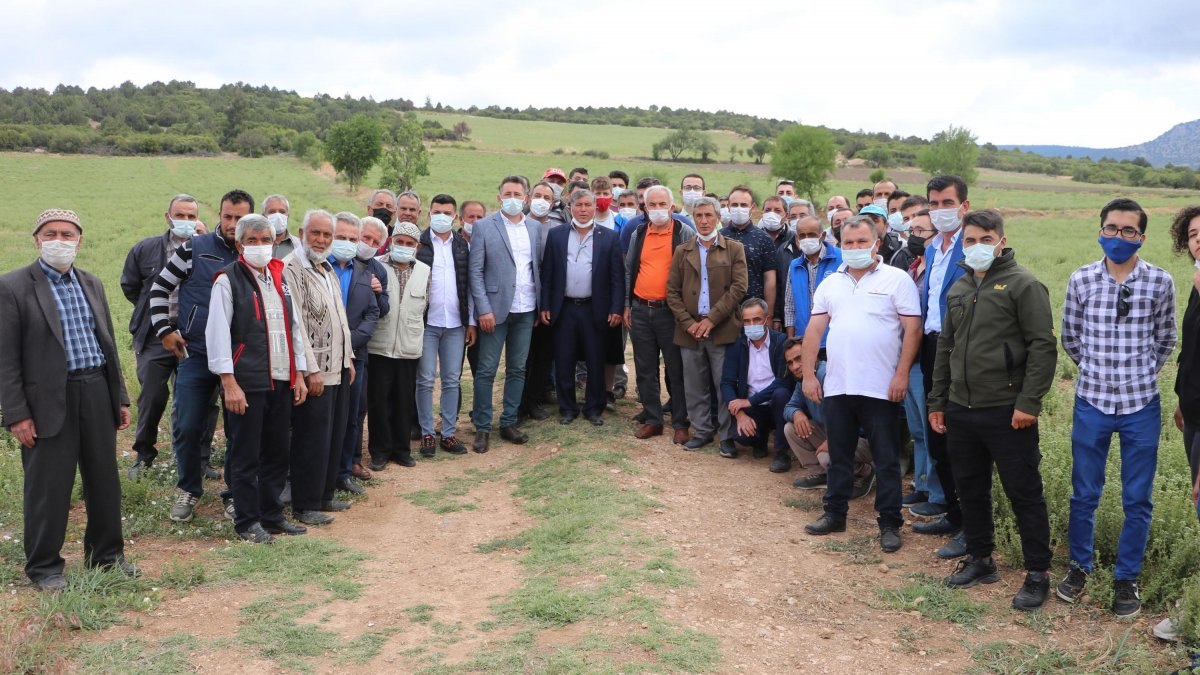 Denizli'de mahalleli istedi, vali taş ocağını kapattı