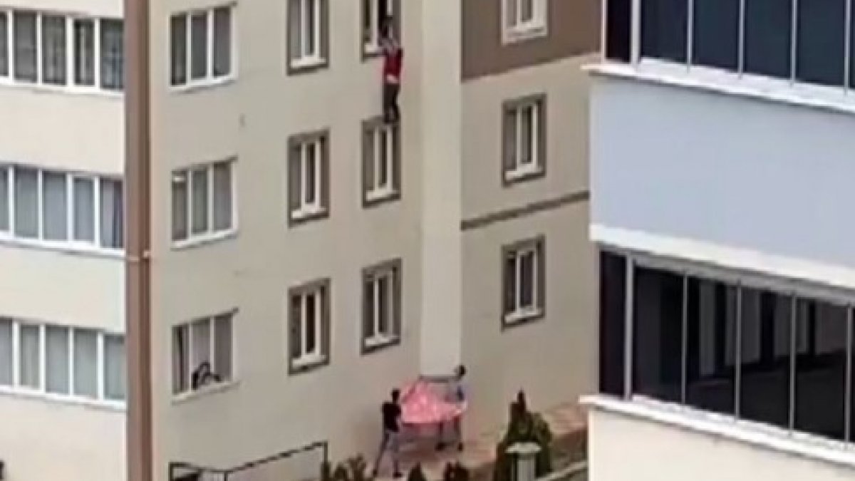 Kahramanmaraş'ta pencereden düşen kişi son anda kurtarıldı