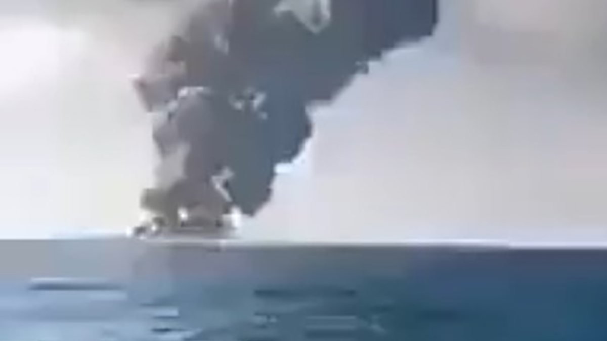 İran donanmasına ait gemi Umman Denizi'nde battı