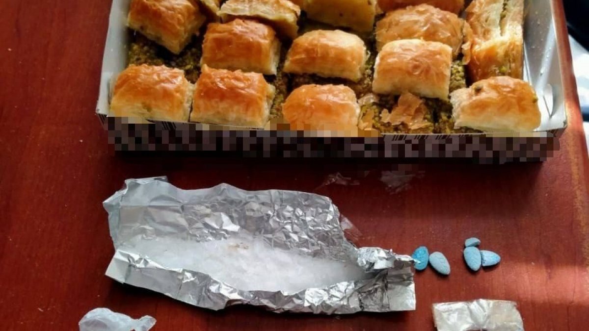 Gaziantep'te baklava kutusuyla uyuşturucu sevkiyatı polise takıldı
