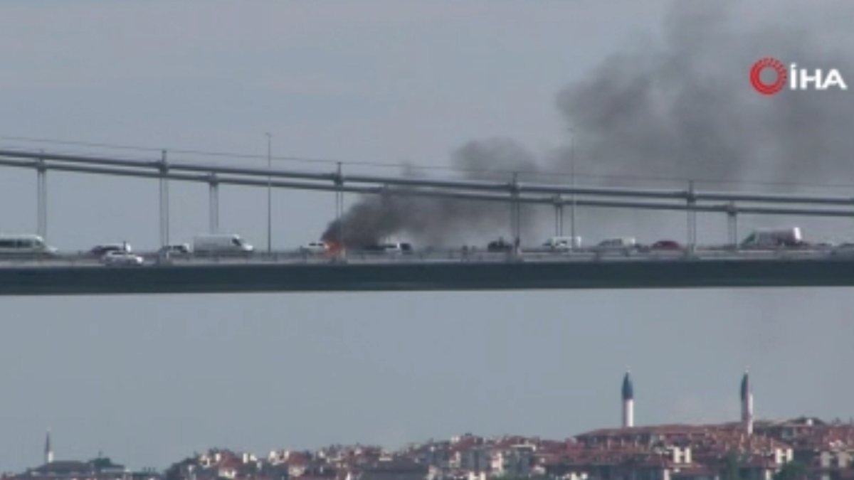 FSM Köprüsü'nde araç alev alev yandı