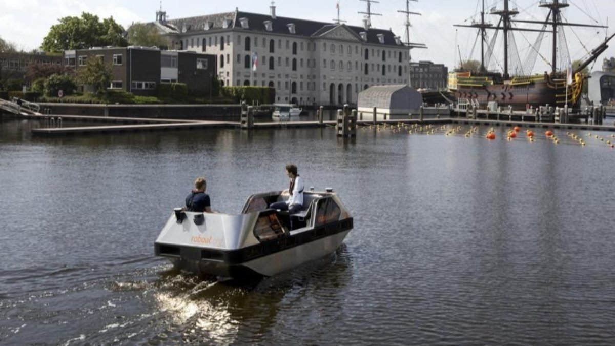 Hollanda, robot gezi teknelerini tanıttı