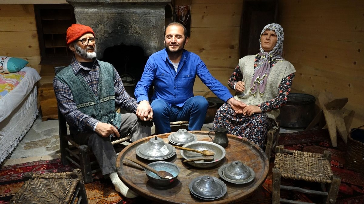 Trabzon'da, ölen yakınlarını heykelleri ile yaşatıyor